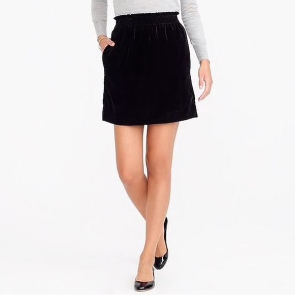 J. CREW Black Velvet Pull On Stretch Mini Skirt w/ Pockets - Size 4 - Academia - Picture 2 of 6